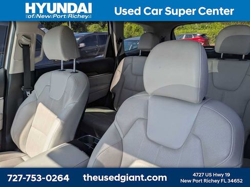 Used 2022 Kia Telluride EX w/ EX Premium Package AWD/4WD image 3