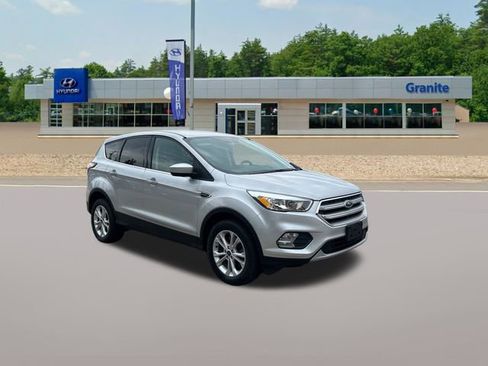 Used 2017 Ford Escape SE w/ SE Cold Weather Package AWD/4WD image 6