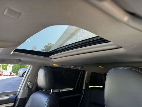 Used 2019 Toyota Highlander XLE AWD/4WD image 17