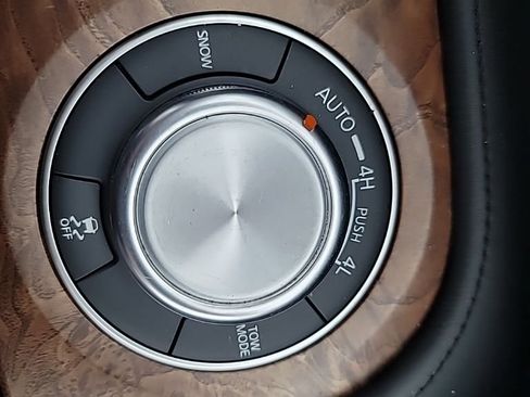 Used 2024 Nissan Armada SL image 22