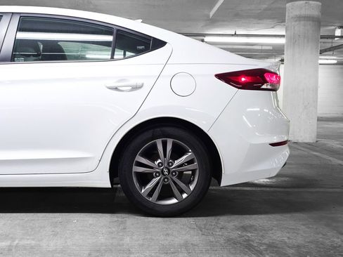 Used 2017 Hyundai Elantra SE image 15