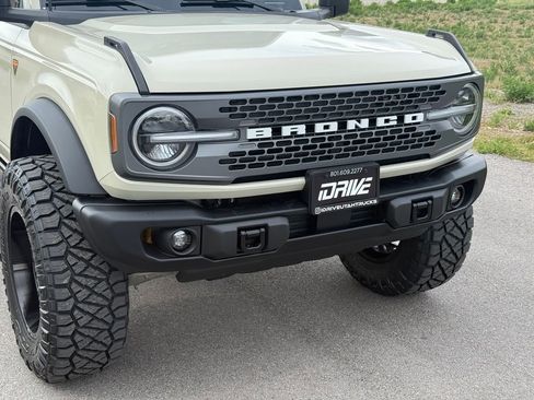 Used 2025 Ford Bronco Badlands image 5