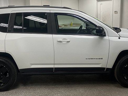 Used 2011 Jeep Compass Latitude image 4