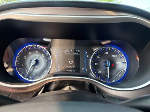 Used 2020 Chrysler Voyager L FWD image 18