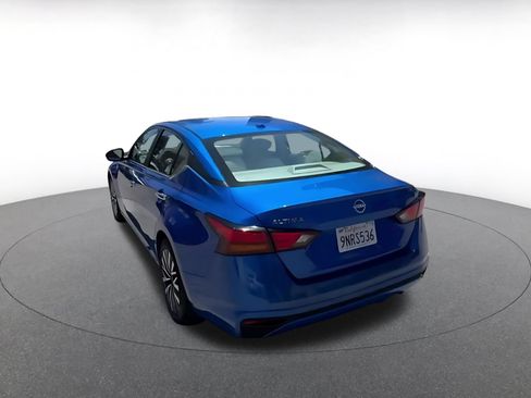 Used 2025 Nissan Altima 2.5 SV FWD image 11