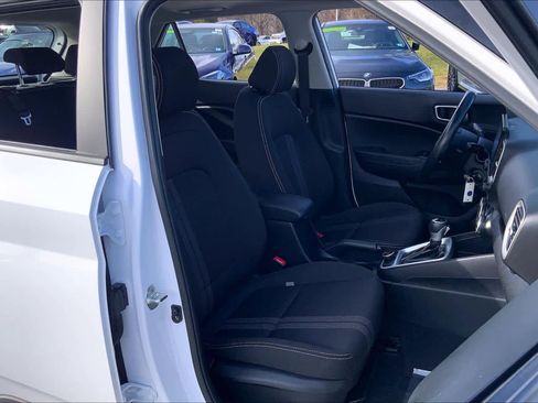 Used 2022 Hyundai Venue SEL image 8