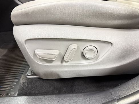 Used 2022 Toyota Highlander XLE AWD/4WD image 26