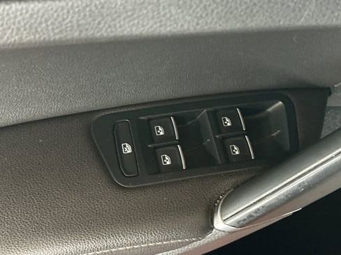 Used 2018 Volkswagen Golf R 4-Door image 13