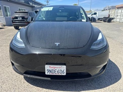 Used 2024 Tesla Model Y Long Range AWD/4WD image 2