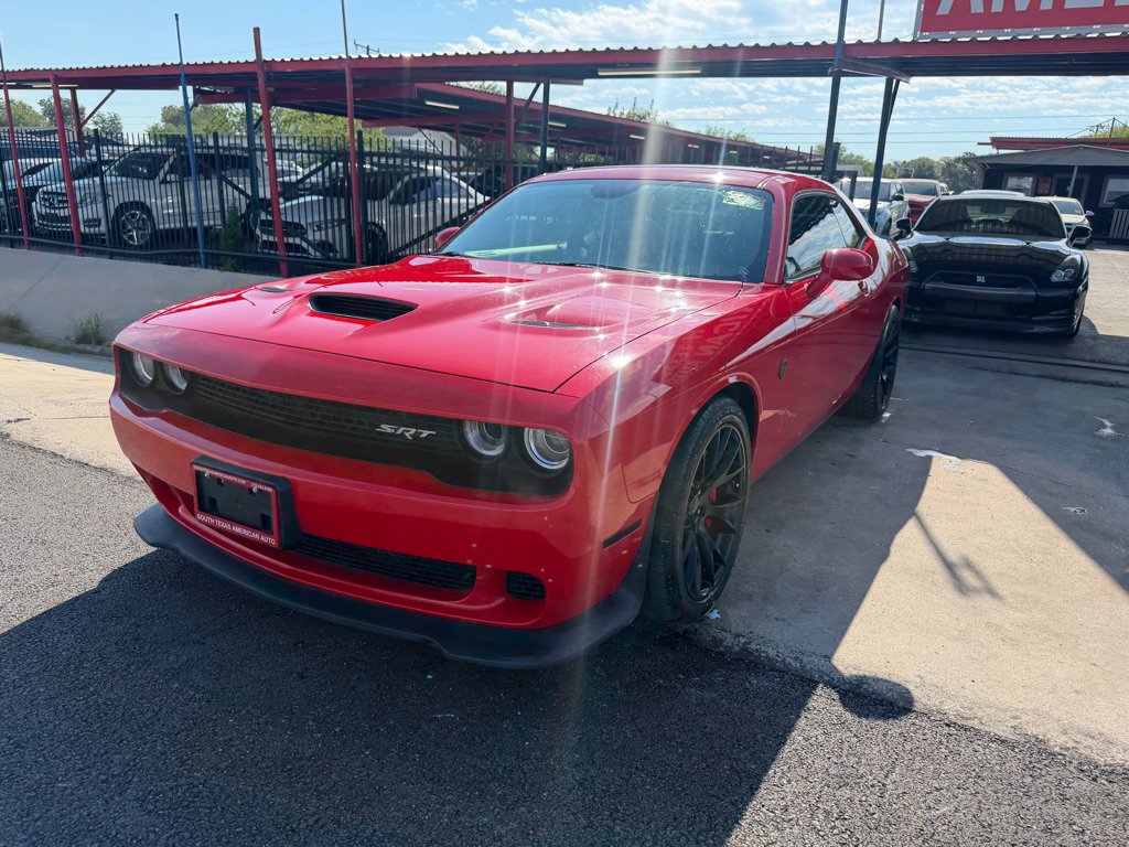 Used 2015 Dodge Challenger SRT Hellcat RWD image 3