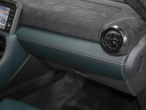 Used 2024 Nissan GT-R T-spec Dual-clutch 6-Speed Tra w/ Floor Mat Package image 33