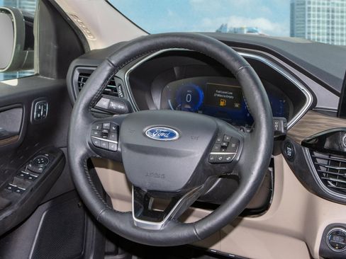 Used 2020 Ford Escape Titanium w/ Titanium Premium Package 2.0 image 17