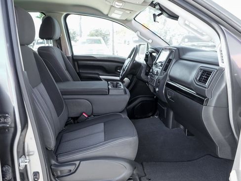 Used 2022 Nissan Titan SV image 36