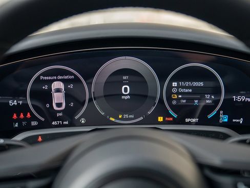 Used 2025 Porsche Taycan image 15