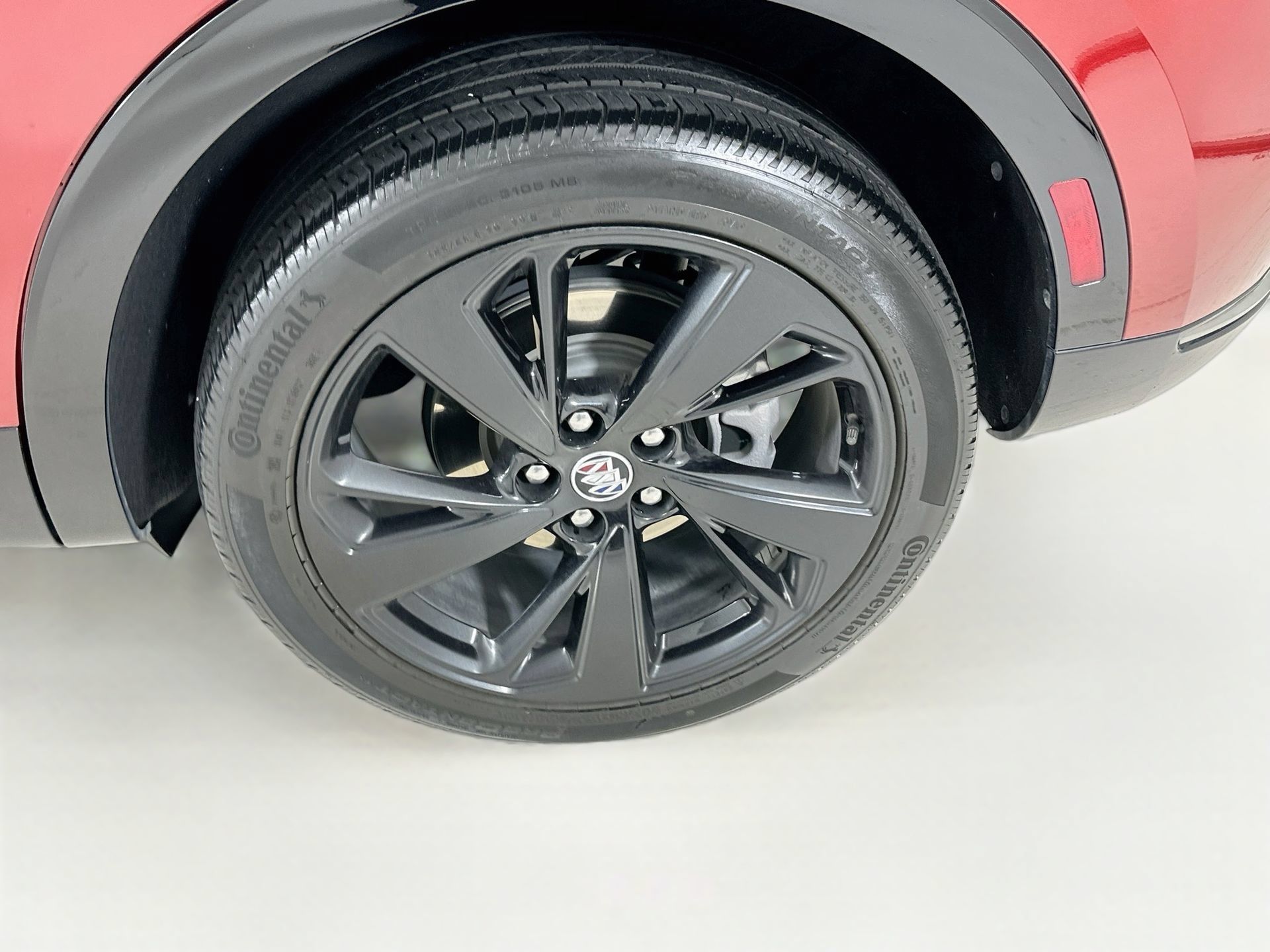 Used 2022 Buick Envision Essence w/ Sport Touring Package FWD image 31