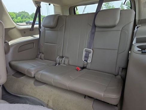 Used 2017 Chevrolet Suburban Premier RWD image 12