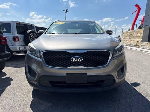 Used 2017 Kia Sorento AWD w/ LX Convenience Package image 8