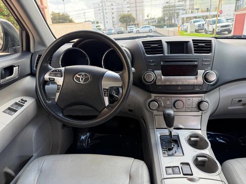 Used 2012 Toyota Highlander SE image 13