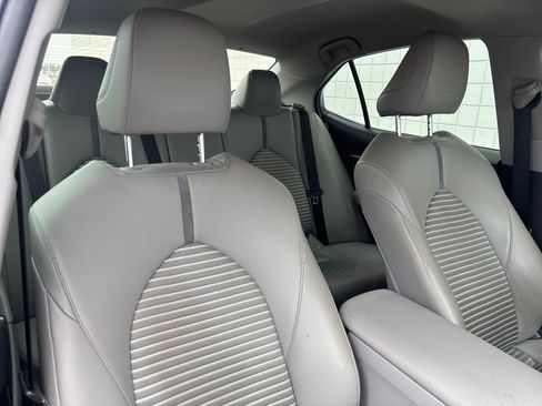 Used 2018 Toyota Camry SE image 17