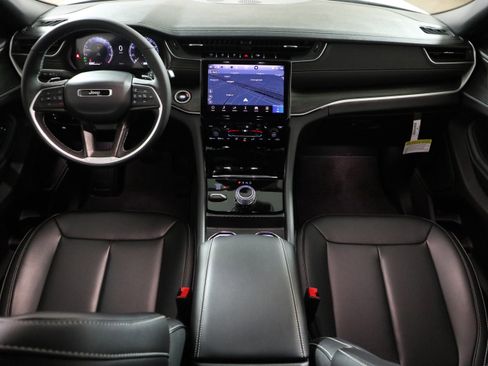 New 2025 Jeep Grand Cherokee L Limited AWD/4WD image 16