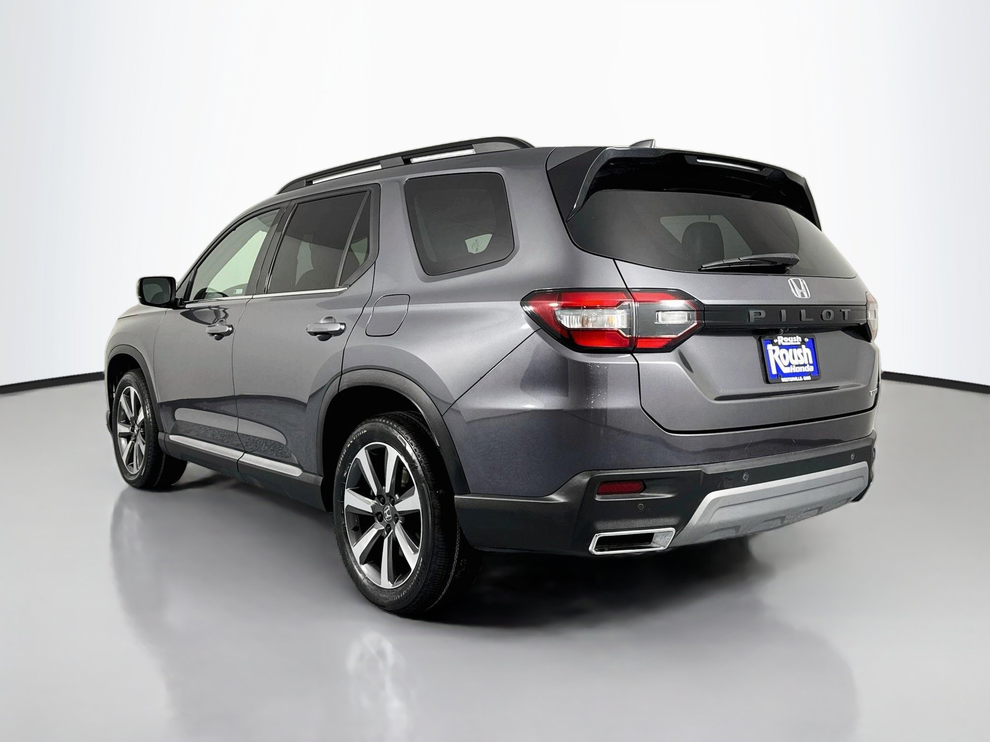 Certified 2024 Honda Pilot Touring image 7