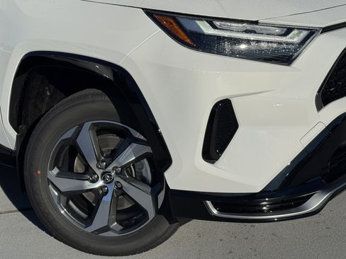 New 2025 Toyota RAV4 SE image 10
