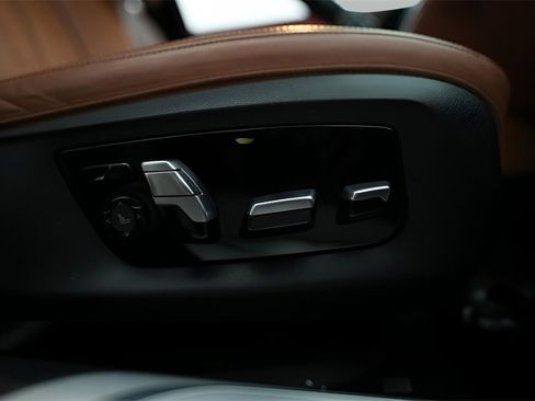 Used 2022 BMW 745e xDrive w/ M Sport Package image 35