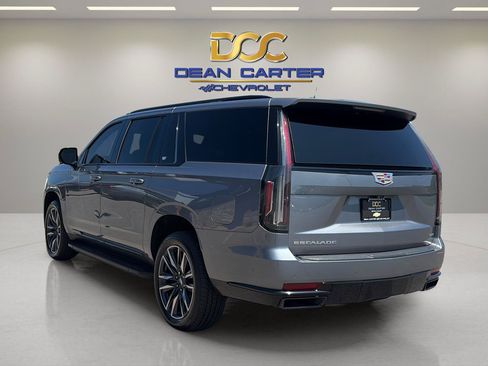 Used 2022 Cadillac Escalade ESV Sport AWD/4WD image 3
