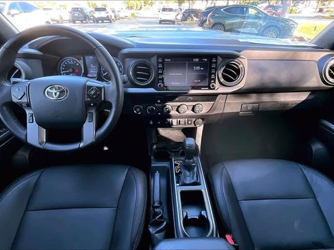Used 2020 Toyota Tacoma TRD Sport w/ Technology Package image 16