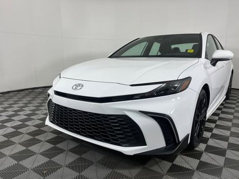 Used 2025 Toyota Camry SE image 26