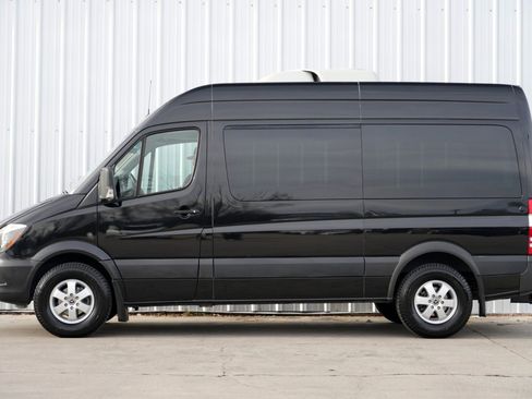 Used 2018 Mercedes-Benz Sprinter 2500 image 9