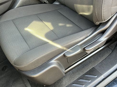 Used 2024 Chevrolet Colorado LT image 17