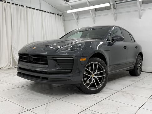 Certified 2025 Porsche Macan image 7
