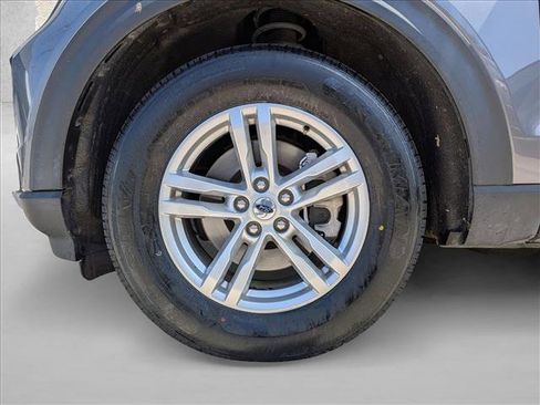 Used 2023 Ford Explorer XLT image 24