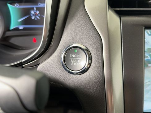 Used 2019 Ford Fusion SEL image 25