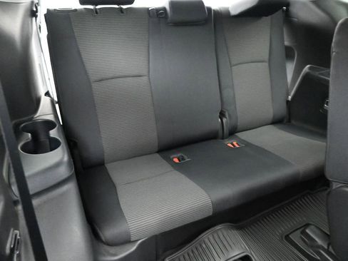 Used 2020 Toyota Highlander LE AWD/4WD image 25