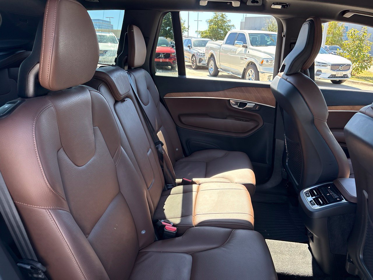 Used 2024 Volvo XC90 B5 Plus w/ Protection Package Premier AWD/4WD image 12