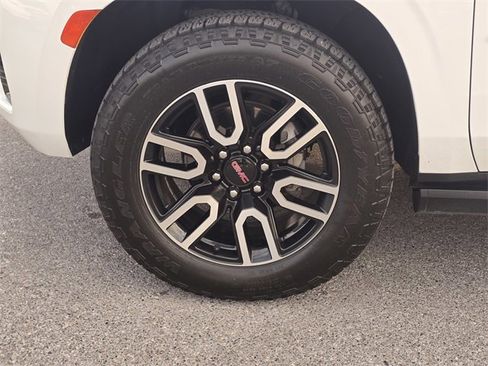 Used 2021 GMC Yukon AT4 w/ Technology Package image 9