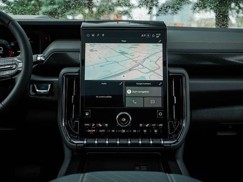 New 2026 GMC Yukon XL AT4 w/ AT4 Premium Package image 18