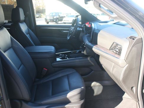 Used 2025 Chevrolet Tahoe Z71 image 35