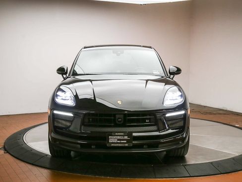 Certified 2022 Porsche Macan S AWD/4WD image 3