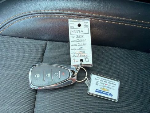 Certified 2018 Chevrolet Trax LT w/ Sun & Sound Package AWD/4WD image 25