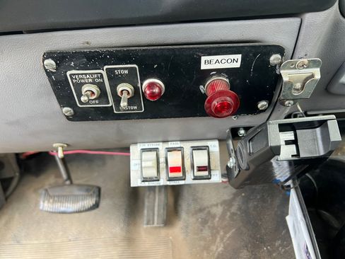 Used 1996 Ford F450 2WD Regular Cab Super Duty image 34