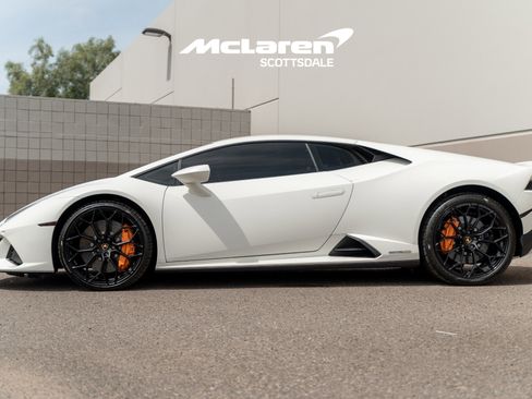 Used 2023 Lamborghini Huracan EVO image 4