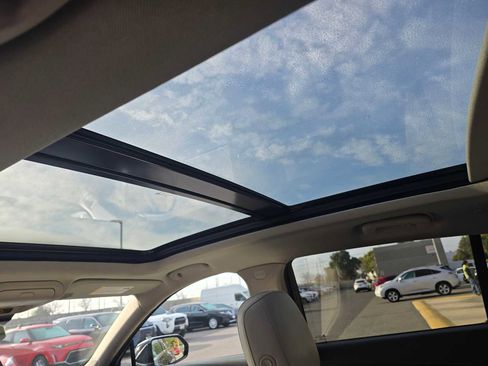 Used 2022 Cadillac XT4 Luxury w/ Cold Weather Package image 21