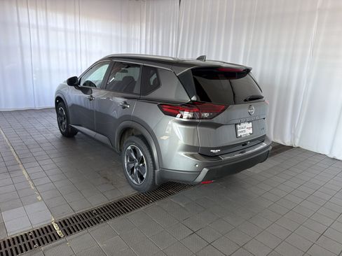 Used 2024 Nissan Rogue SV w/ SV Premium Package FWD image 6