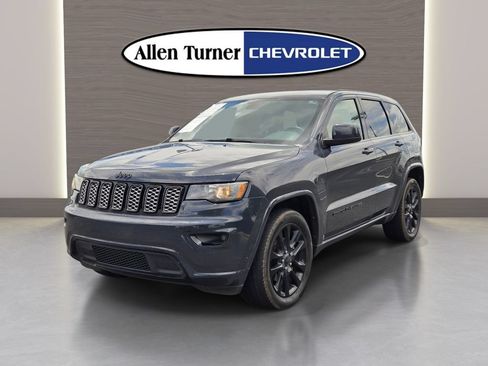 Used 2017 Jeep Grand Cherokee Altitude AWD/4WD image 4