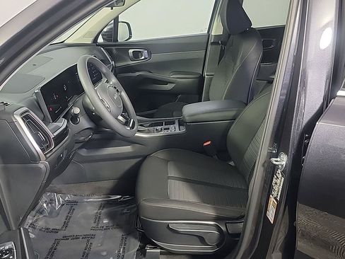 Certified 2025 Kia Sorento LX FWD image 19