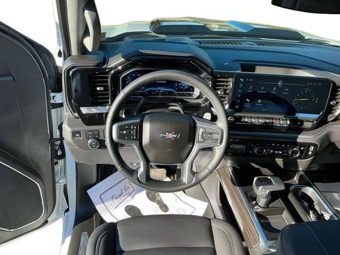 Used 2025 Chevrolet Silverado 1500 LT Trail Boss w/ LT Trail Boss Premium Package image 12