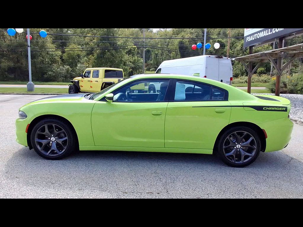 Used 2019 Dodge Charger SXT w/ Plus Group RWD image 5